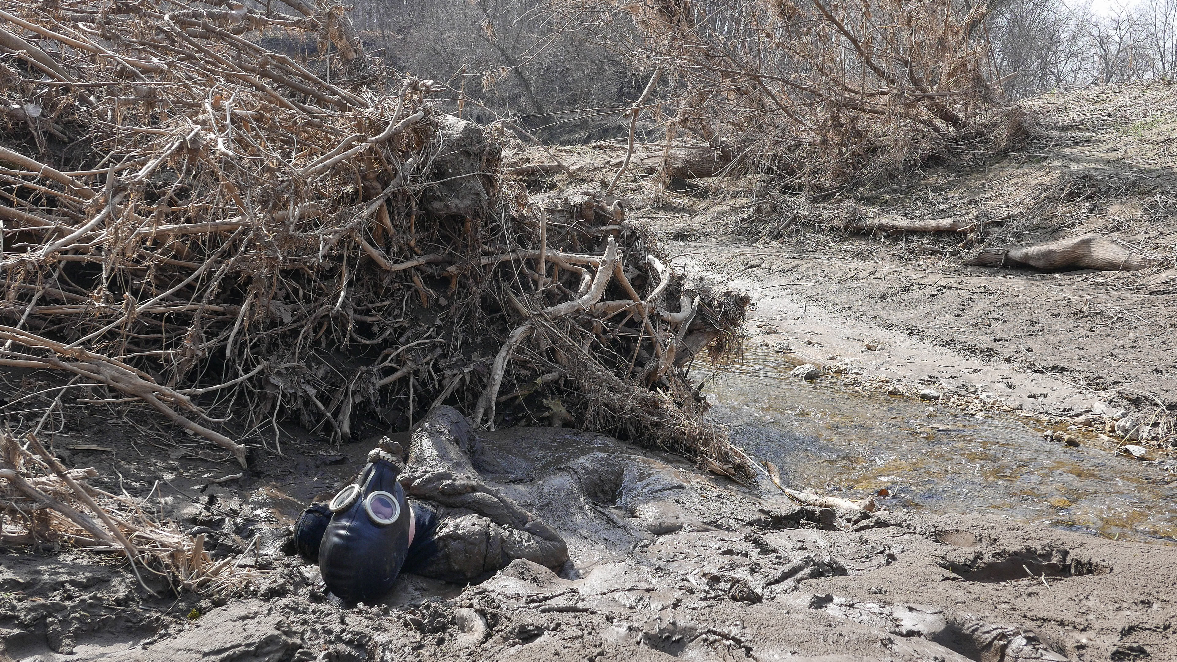 masked-in-the-mud_main.jpg